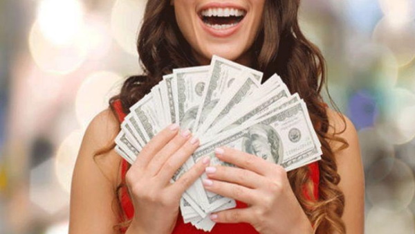 बैंक अकाउंट में आए 2 अरब 80 करोड़ रुपए