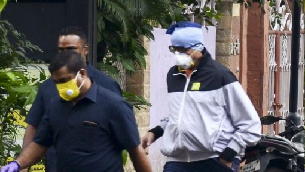 करीब साढ़े 12 लाख रुपये हर महीने तनख्वाह 