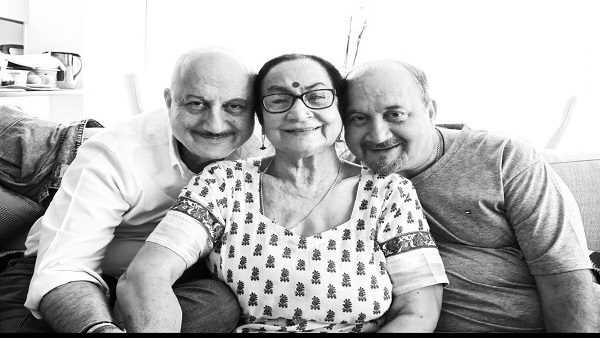 मां के लिए 9 बेडरूम के घर को खरीदा मां के लिए 9 बेडरूम के घर को खरीदा