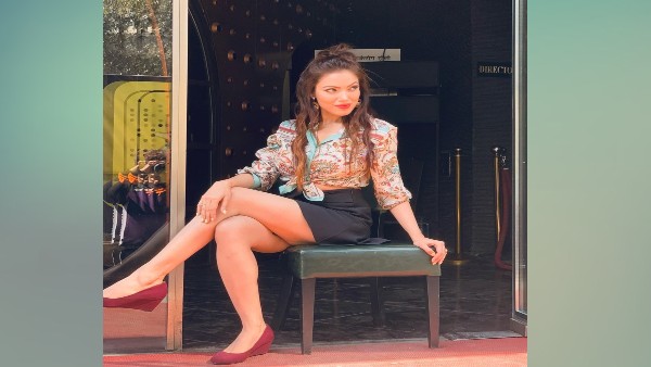 शॉर्ट स्कर्ट में 'बबीता जी' का हॉट अवतार