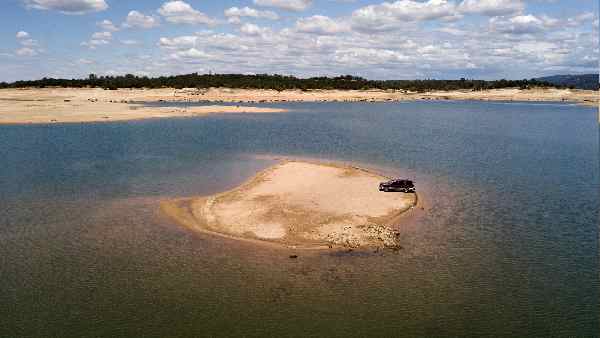 कैलिफोर्निया की कृषि राजधानी 'डूब' रही है