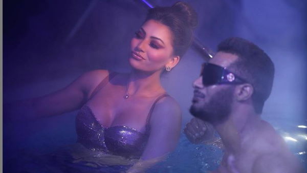 सोशल मीडिया पर हो रहीं वायरल