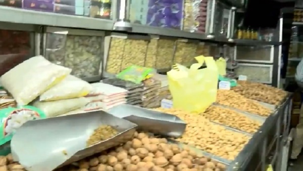 कस्टमर नहीं समझ रहे हमारी प्रॉब्लम- एक दुकान के मालिक कस्टमर नहीं समझ रहे हमारी प्रॉब्लम- एक दुकान के मालिक