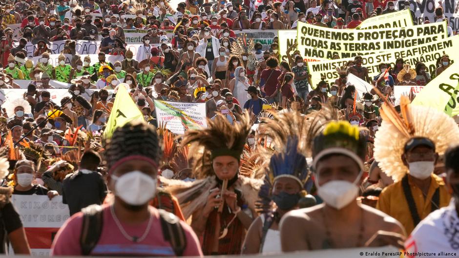 जमीन के अधिकारों के लिए प्रदर्शन जमीन के अधिकारों के लिए प्रदर्शन