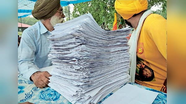 धरनास्थल पर 1309 किसानों ने मुआवजा फार्म भरे धरनास्थल पर 1309 किसानों ने मुआवजा फार्म भरे