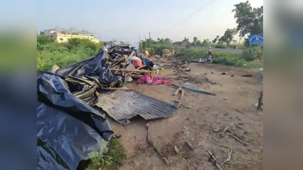 horrific accident near Savarkundla in Amreli district of Gujarat, truck trampled 25 people, many lost lives horrific accident near Savarkundla in Amreli district of Gujarat, truck trampled 25 people, many lost lives