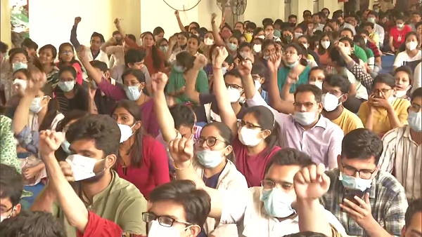 उपमुख्यमंत्री पटेल की चेतावनी दरकिनार उपमुख्यमंत्री पटेल की चेतावनी दरकिनार