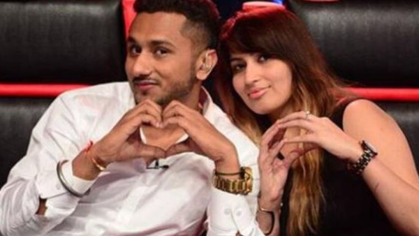 हनी सिंह को रंगे हाथ पकड़ा