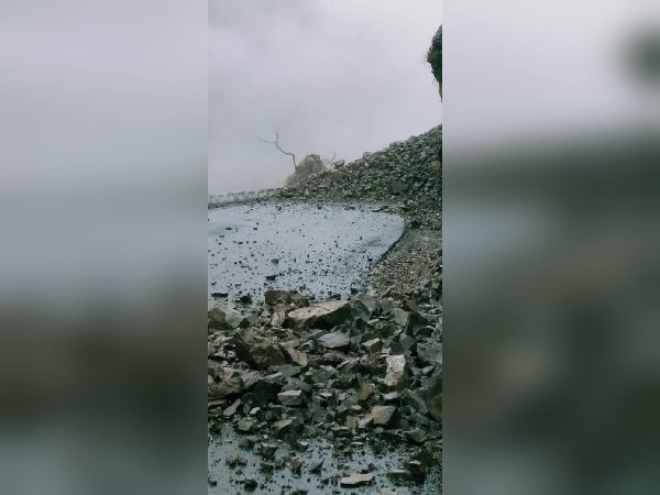 बारिश के चलते लगातार भूस्खलन 