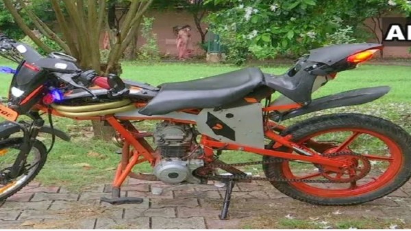 पुरानी बाइक को बना डाला ई-बाइक