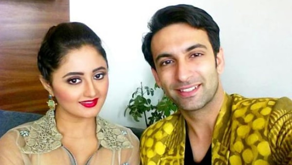 एक्ट्रेस रश्मि देसाई