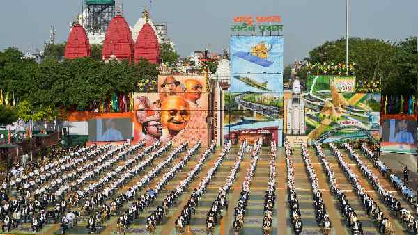 आम आदमी की कमाई कई गुना बढ़ी आम आदमी की कमाई कई गुना बढ़ी