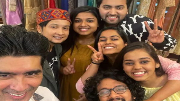  फैशन डिजाइनर मनीष मल्होत्रा की डिजाइन ड्रेस में नजर आएंगे कंटेस्टेंट