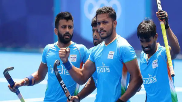 अब ईनाम की बारिश