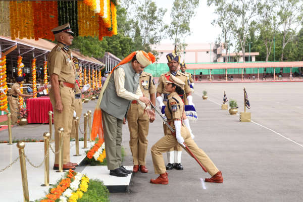 आईपीएस रंजीता शर्मा को स्वार्ड ऑफ ऑनर
