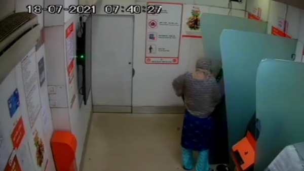 2 foreign women hacked 4 ATMs with a device worth Rs 7,000 in Jaipur 2 foreign women hacked 4 ATMs with a device worth Rs 7,000 in Jaipur