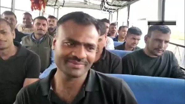 हर भारतीय से अफगानिस्तान छोड़ने का आवाह्न हर भारतीय से अफगानिस्तान छोड़ने का आवाह्न