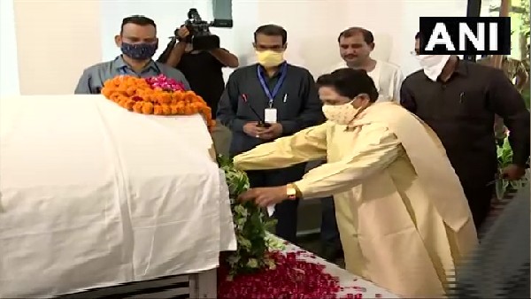 मायावती ने दी श्रद्धांजलि