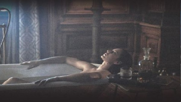 बाथटब में लेटी दिखीं कंगना रनौत