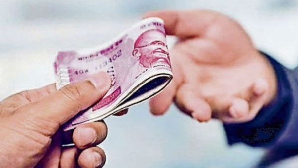 kannauj lekhpal suspended for taking bribe caught on camera kannauj lekhpal suspended for taking bribe caught on camera