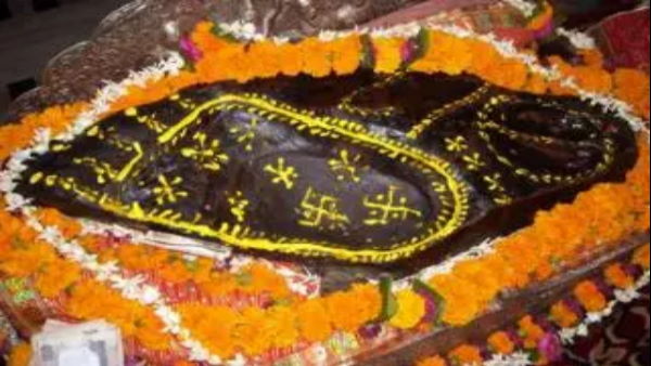 नाहरगढ़ पहाड़ी पर स्थित चरण मंदिर