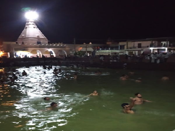 यहां की परिक्रमा में है ये खास परंपरा: