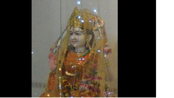 यहां पढे़ं संतोषी माता की चालीसा, जानें महत्व और लाभ यहां पढे़ं संतोषी माता की चालीसा, जानें महत्व और लाभ