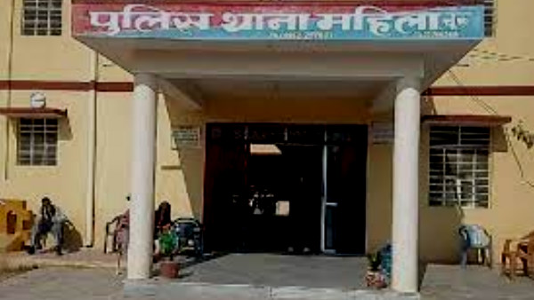 अश्लील वीडियो बनाने का आरोप 