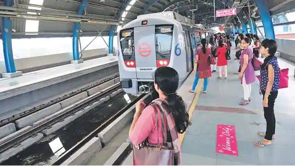 सीआईएसएफ के कॉन्स्टेबल ने वर्दी उतार युवती की अस्मत को ढका