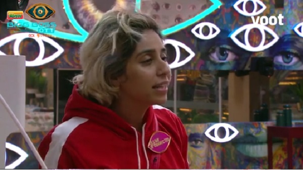 'नेशनल टीवी पर सबको kiss करना ठीक है क्या...' 'नेशनल टीवी पर सबको kiss करना ठीक है क्या...'