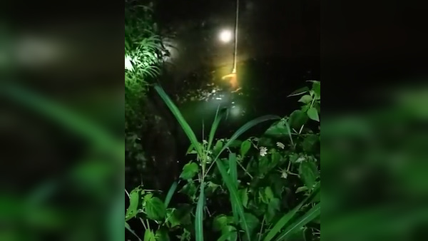 काफी देर तक अखिलेश घर नहीं लौटा