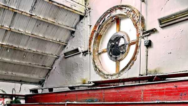 पूल का बेस देख परेशान पूल का बेस देख परेशान