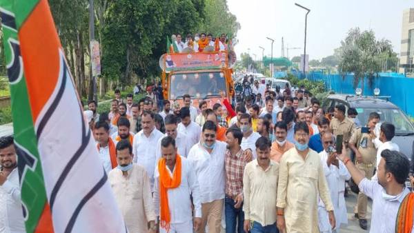 पूर्वांचल में पटेलों में काफी लोकप्रिय हैं अनुप्रिया 