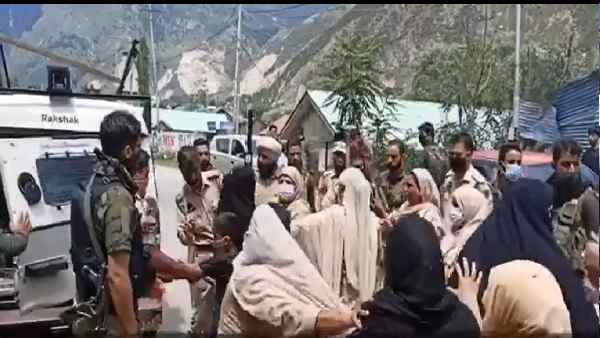 पाकिस्तान से कैसे आईं भारत ?