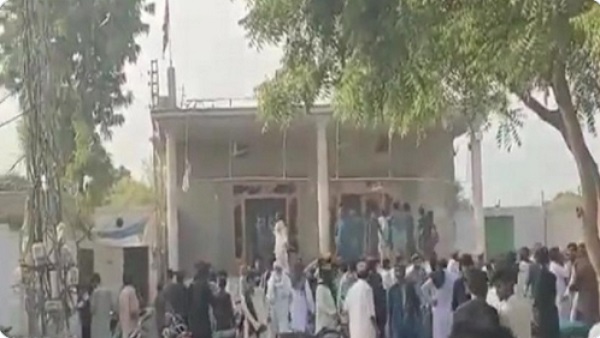 पाकिस्तान के सुप्रीम कोर्ट ने मंदिर के हमले पर लिया संज्ञान