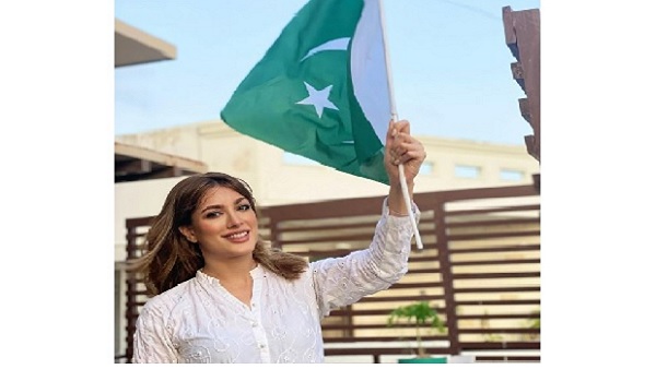 लोगों ने पूछा-मेहविश ने किस कलर की 'ब्रा' पहनी है? 