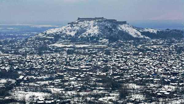 हरि पर्वत किले से नजर आता है पूरा श्रीनगर