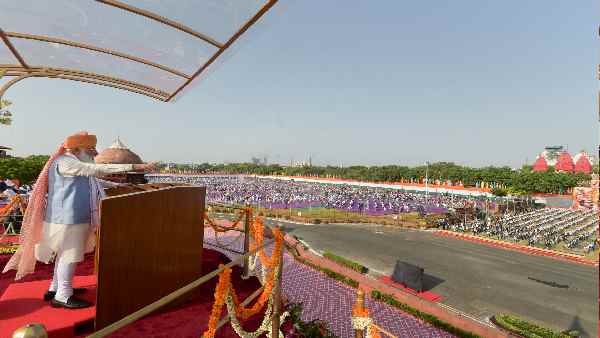 बुलेट प्रूफ घेरे में हो सकते हैं पीएम मोदी