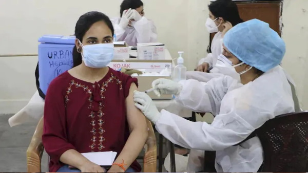 'टीकाकरण अभियान तर्कहीन और भयावह'