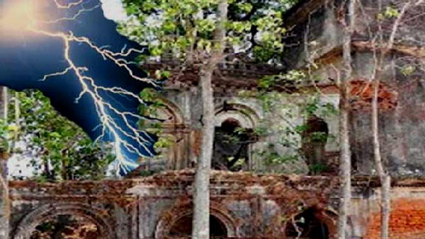 बरसात के दिनों होता आ रहा सालों से वज्रपात 