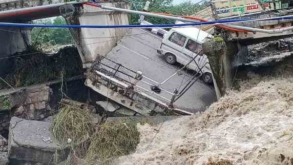 देहरादून-ऋषिकेश मार्ग पर रोका गया यातायात