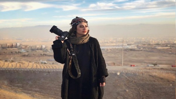 फोटोग्राफर रोया हैदरी ने छोड़ा देश