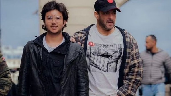 निर्वाण के साथ डाली फोटो