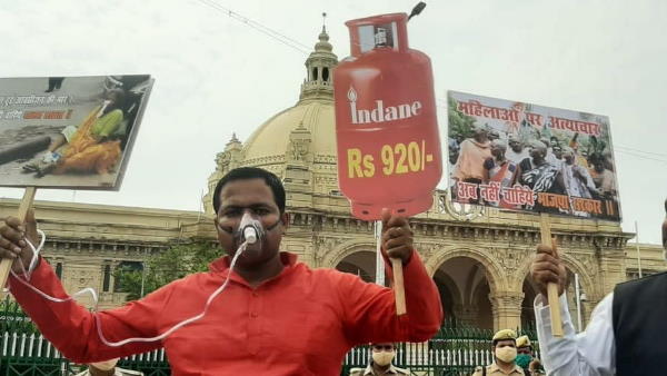 SP members raised slogan in legislative council of UP