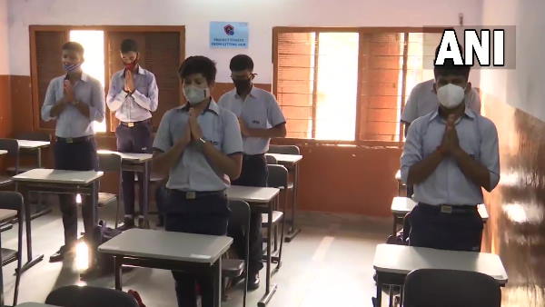 50 फीसदी उपस्थिति के साथ खोले गए स्कूल 50 फीसदी उपस्थिति के साथ खोले गए स्कूल