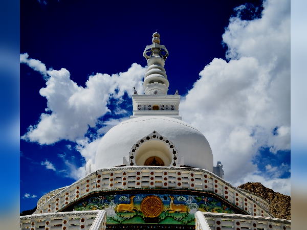 2.शांति स्तूप: