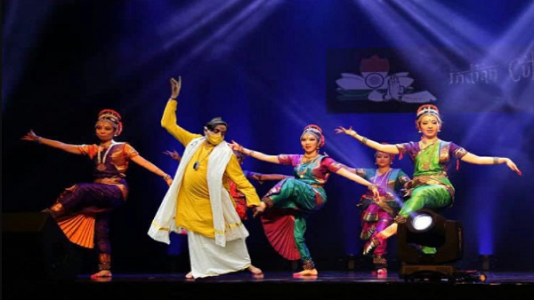 शशि थरूर ने भी अपने मीम्स को किया शेयर 