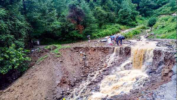 भारी बारिश के बीच शिमला में जल संकट