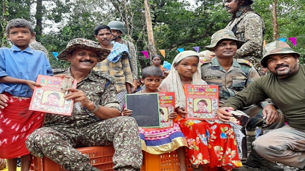 शहीद सुधाकर शिंदे के 6 साल के बेटे ने चिता को जलाया