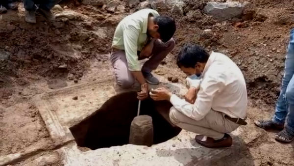 उज्जैन स्थित महाकाल मंदिर के विस्तार का काम चल रहा उज्जैन स्थित महाकाल मंदिर के विस्तार का काम चल रहा